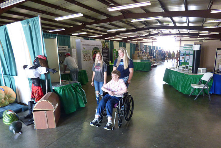 Montpelier students guide seniors at fair